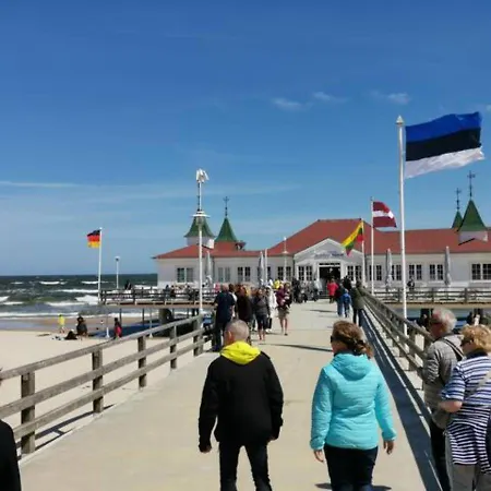 Schoene Geraeumige Am Park アパート *